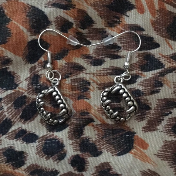 Handmade Silver Vampire Fang Earrings - Picture 1 of 3